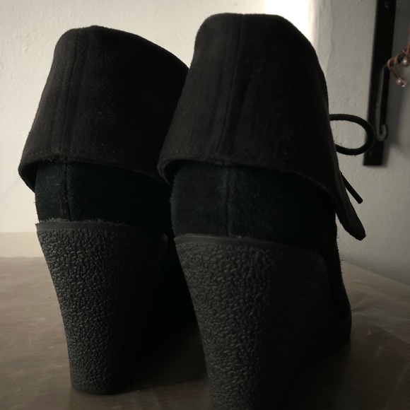 🤑Sale🤑MIA Black Suede Cuffed Oxford Booties, Rubber Wedge Heel - Picture 4 of 7